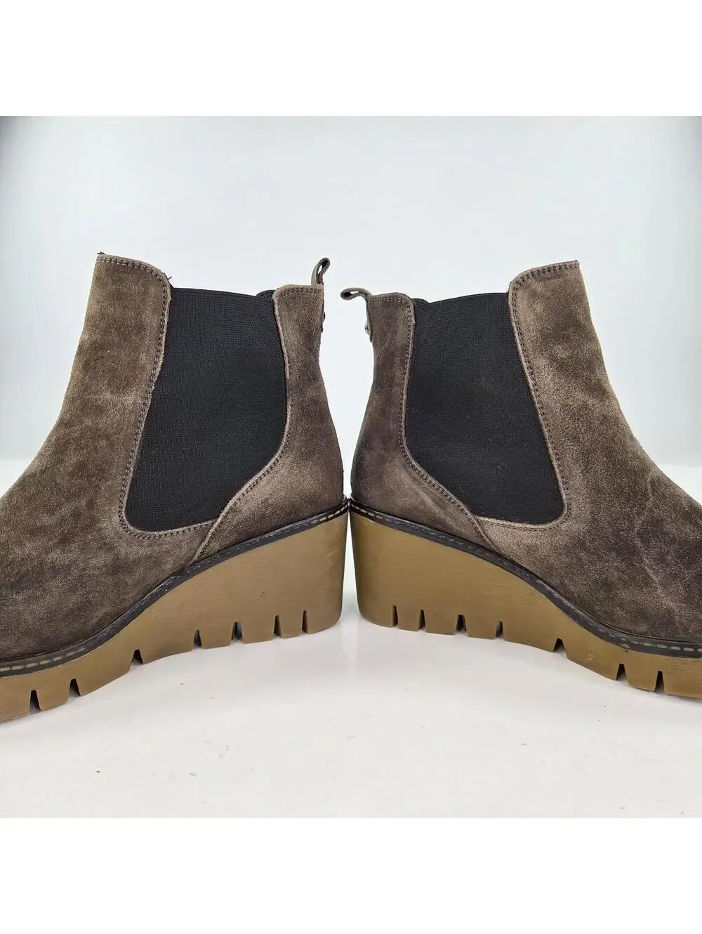 Diba True Nir Vana women's ankle boots US 10 tan suede Chelsea Wedge Booties